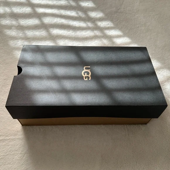 New UGG Olsen Brown Suede Moccasins with Plush Lining - Picture 7 of 8